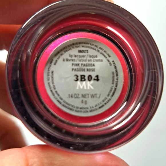 Mary Kay Lip 💋 lacquer - Picture 3 of 3